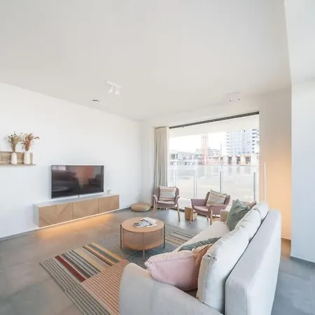 Huswell - Modern New With Pool Access And Parking オステンド
