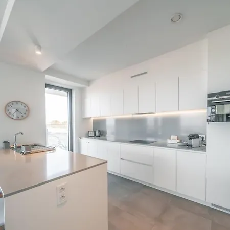 Huswell - Modern New With Pool Access And Parking