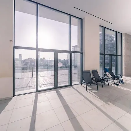 Huswell - Modern New With Pool Access And Parking アパート *