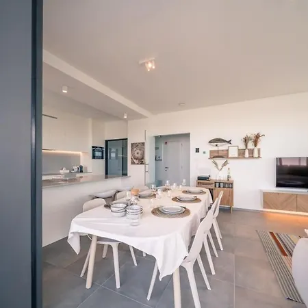 Huswell - Modern New With Pool Access And Parking アパート *